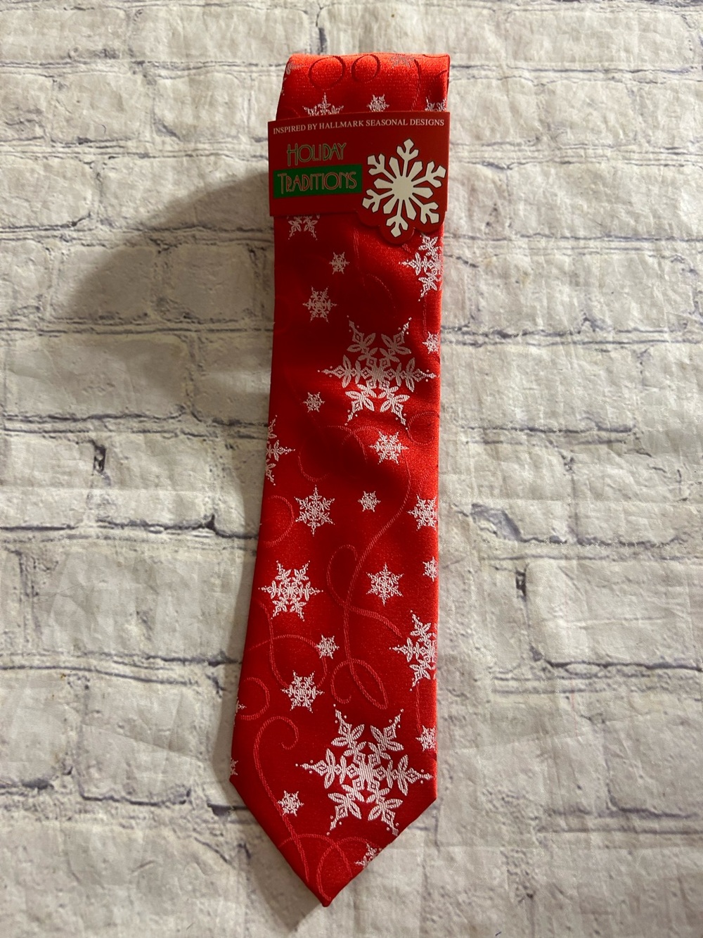 HALLMARK LICENSED HOLIDAY TRADITION SEASON’S GREETINGS RED SNOWFLAKE NECKTIE